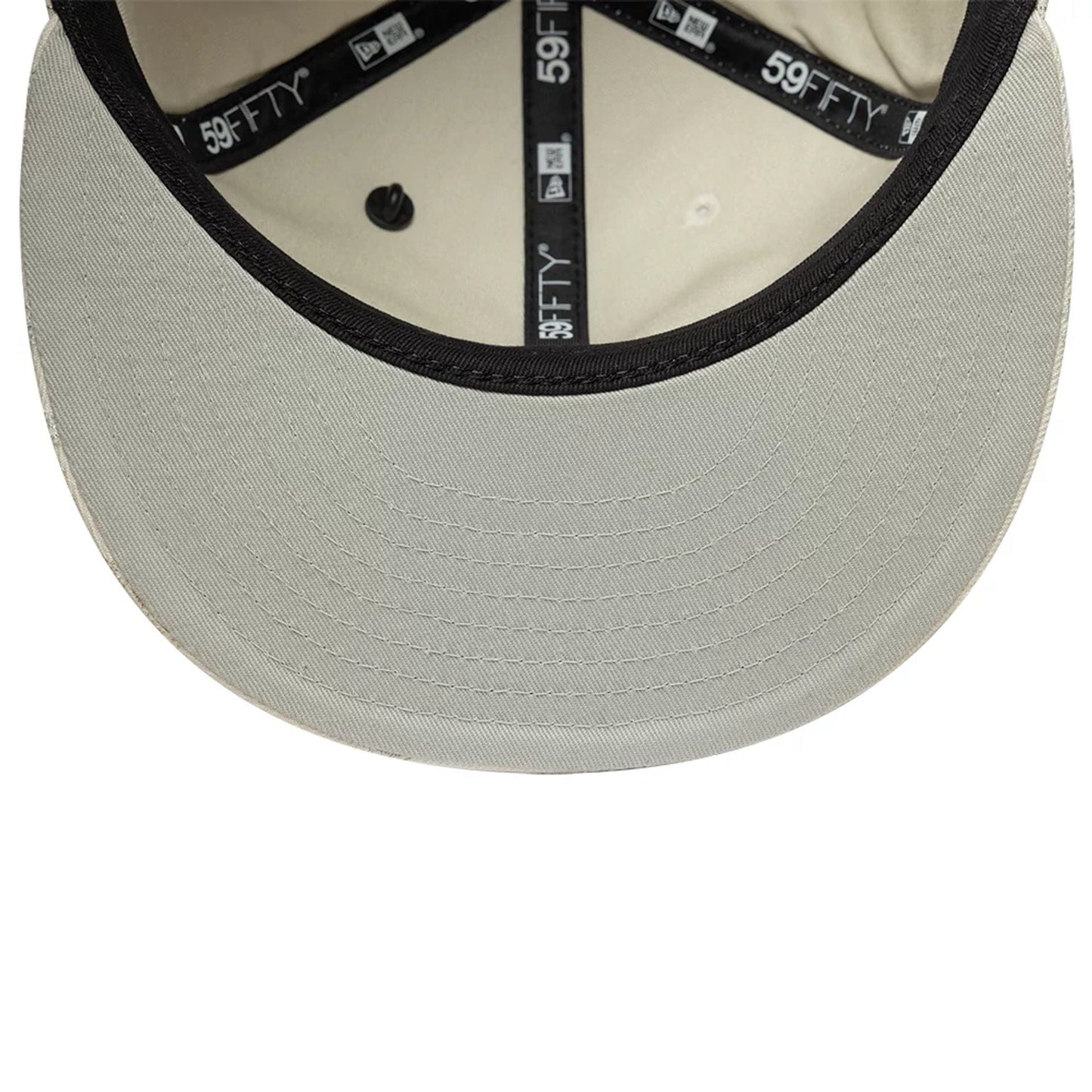 Pictured is this New Era Winter Snowflakes 59FIFTY Fitted cap in light beige. 2