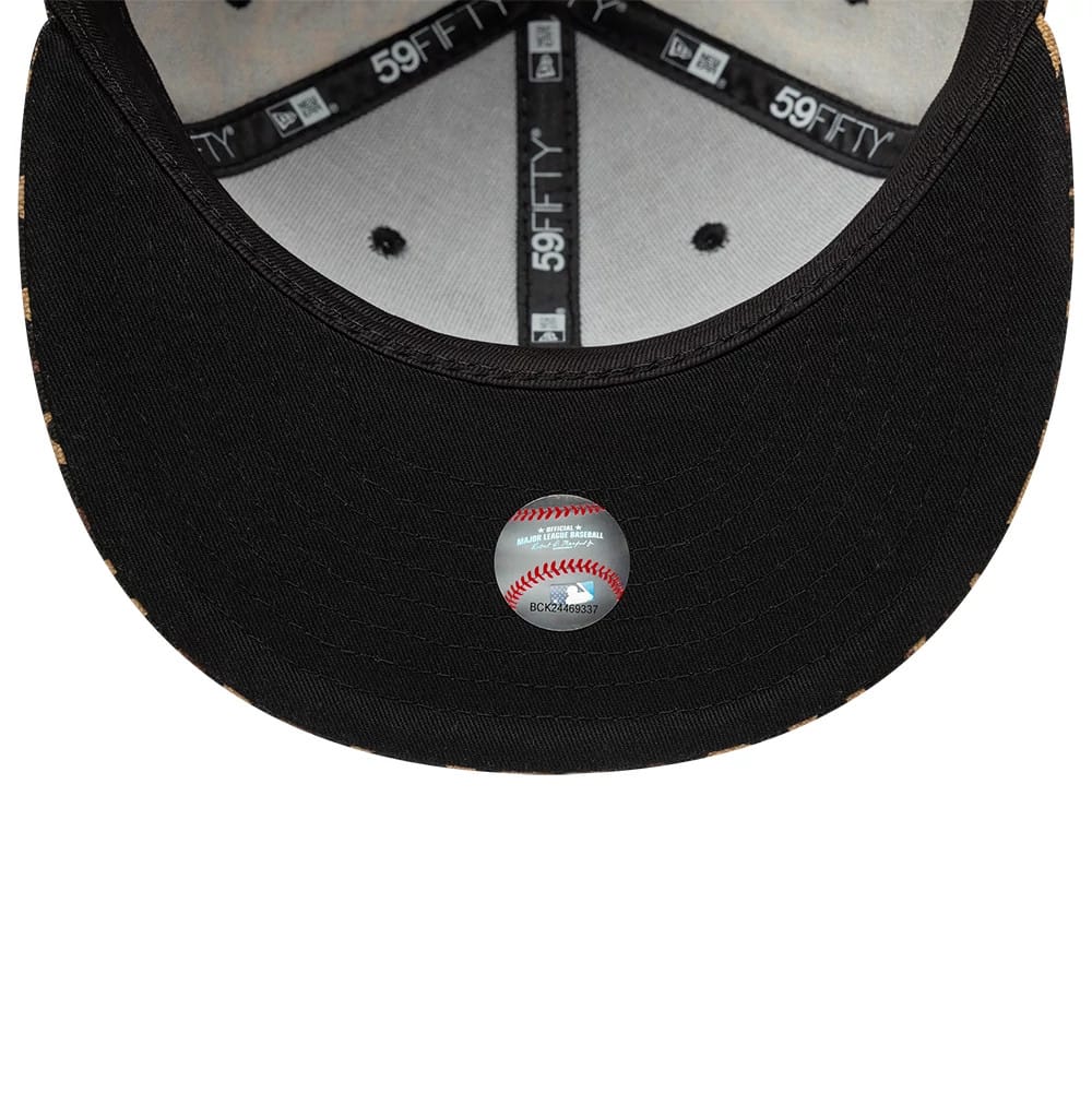 Pictured is this MLB Leopard New York Yankees 59FIFTY Fitted cap in black. 2