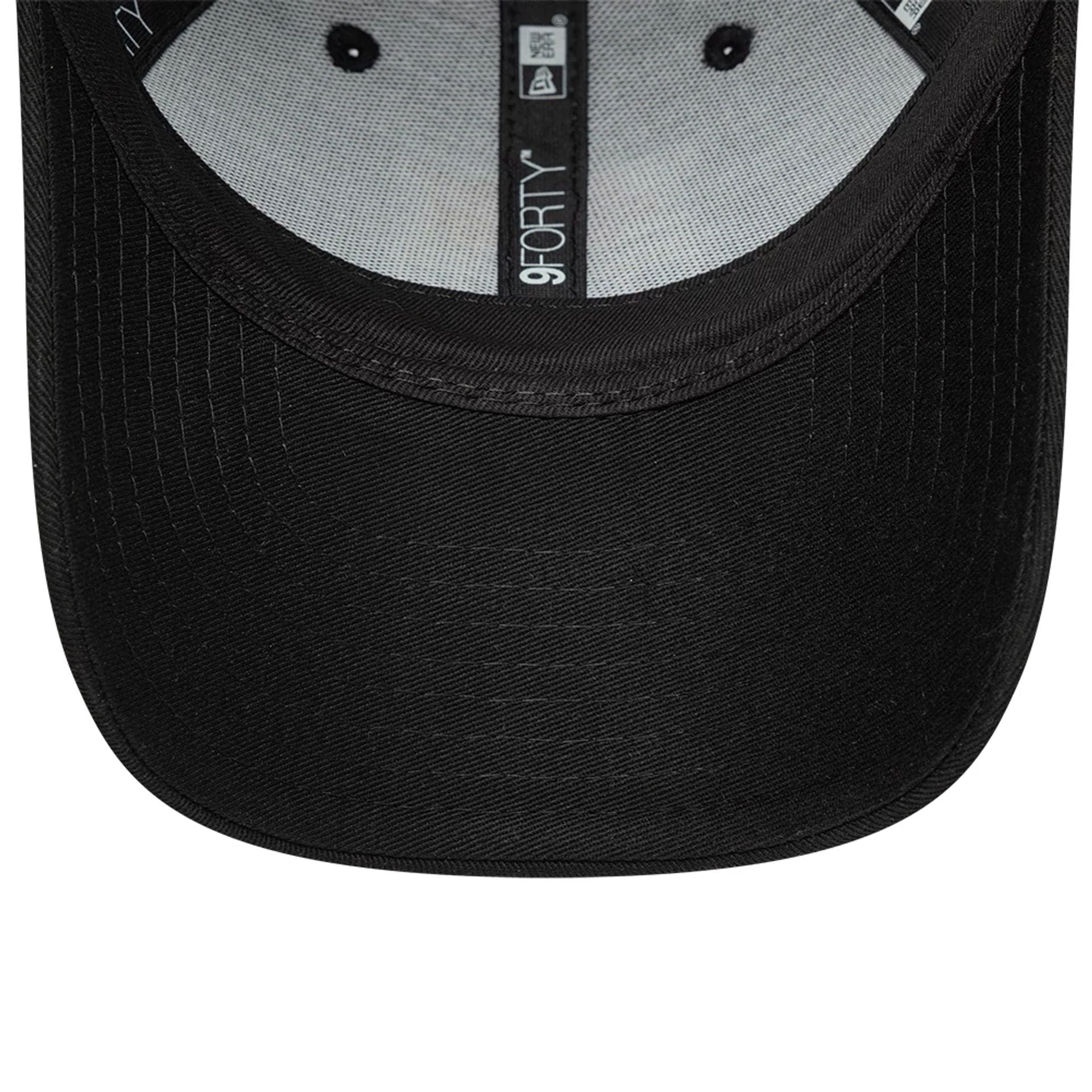 This is a FC Barcelona Youth Core Black 9FORTY Adjustable Cap 4