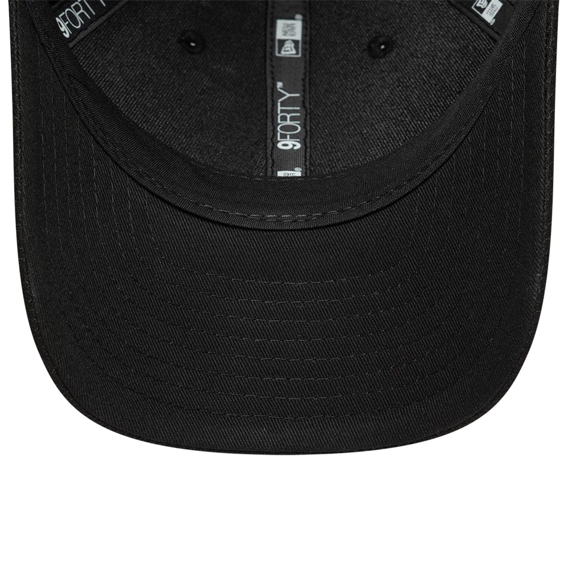 This is a FC Barcelona Diamond Era Black 9FORTY M-Crown Adjustable Cap 5