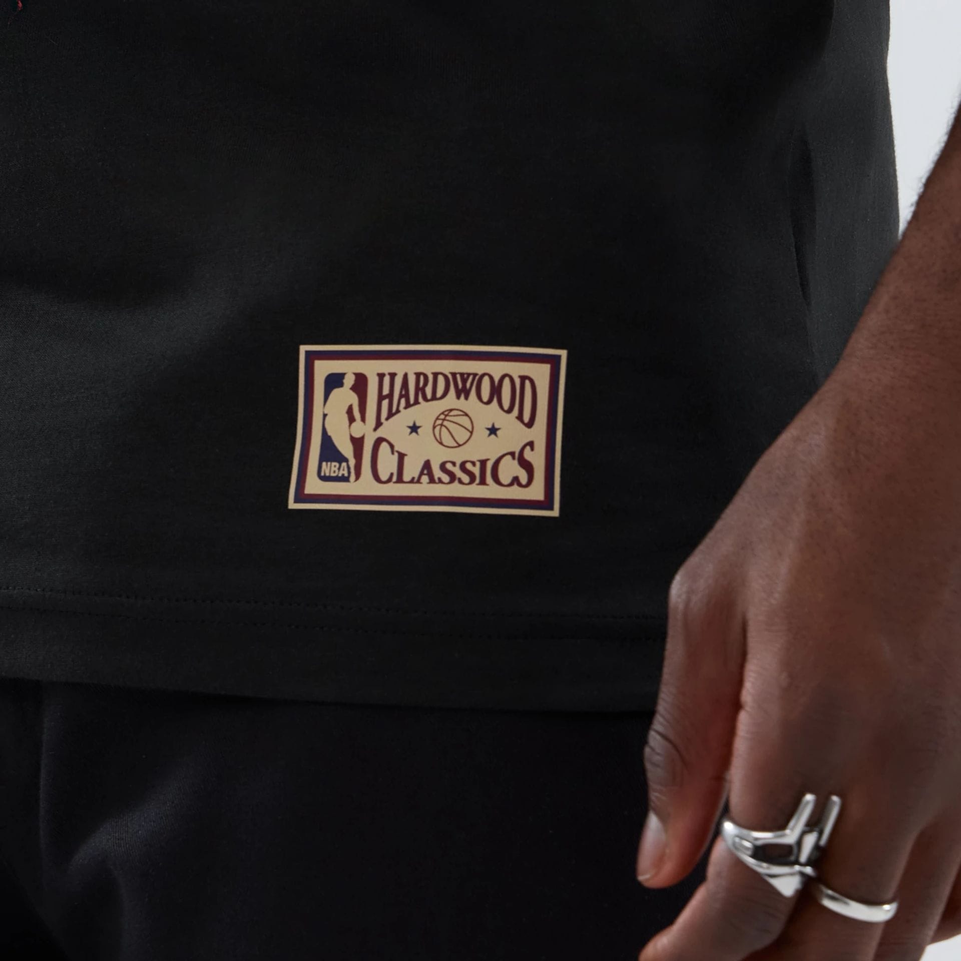 The model is wearing this NBA Hardwood Classic Philadelphia 76ers T-Shirt in black. 5