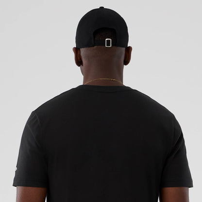The model is wearing this NBA Hardwood Classic Milwaukee Bucks T-Shirt in black. 6