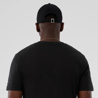 The model is wearing this NBA Hardwood Classic Milwaukee Bucks T-Shirt in black. 6