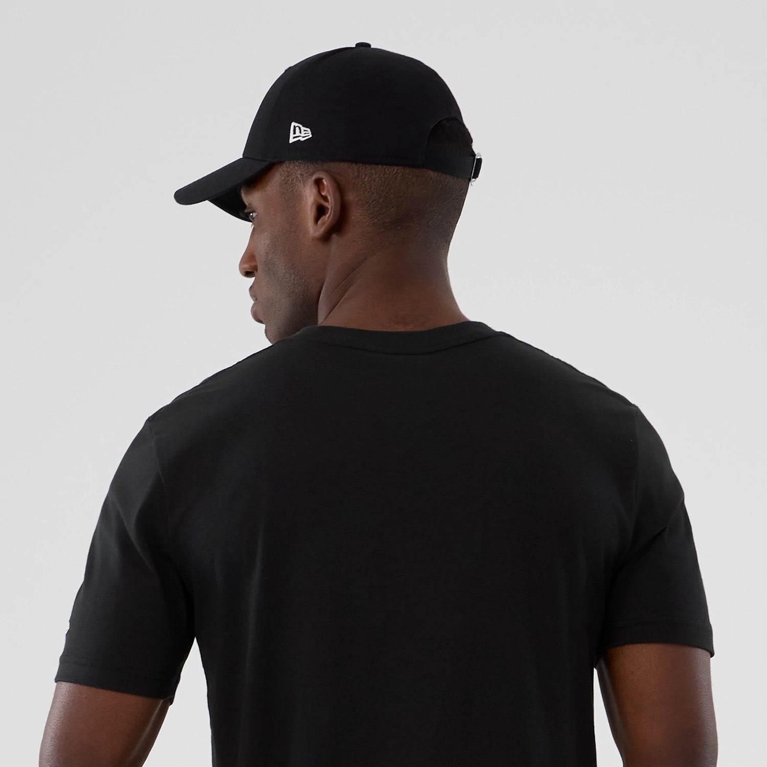 The model is wearing this NBA Hardwood Classic Denver Nuggets T-Shirt in black. 6
