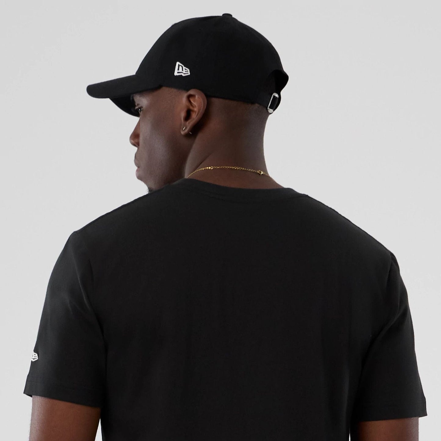 The model is wearing this NBA Hardwood Classic Utah Jazz T-Shirt in black. 6