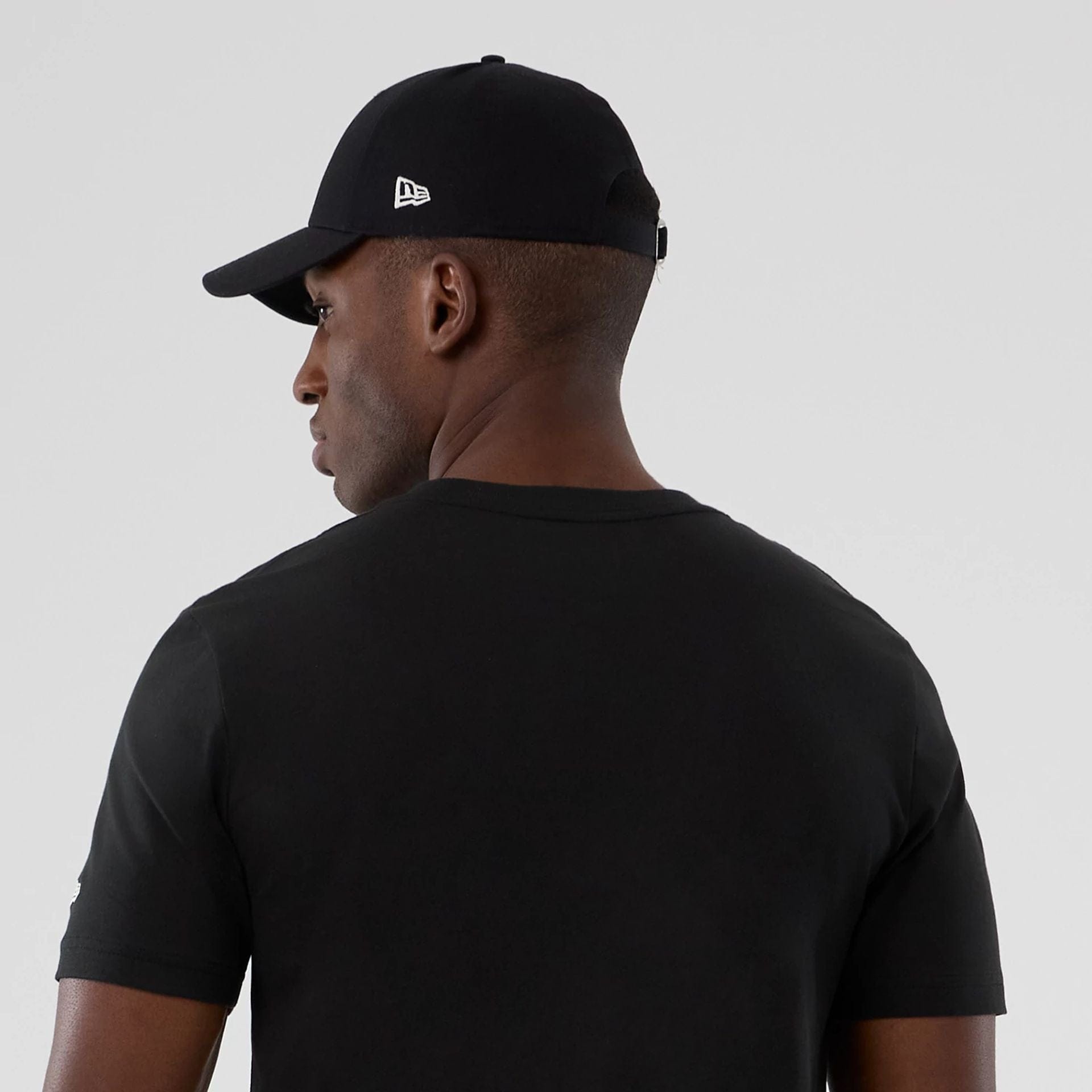 The model is wearing this NBA Hardwood Classic San Antonio Spurs T-Shirt in black. 6