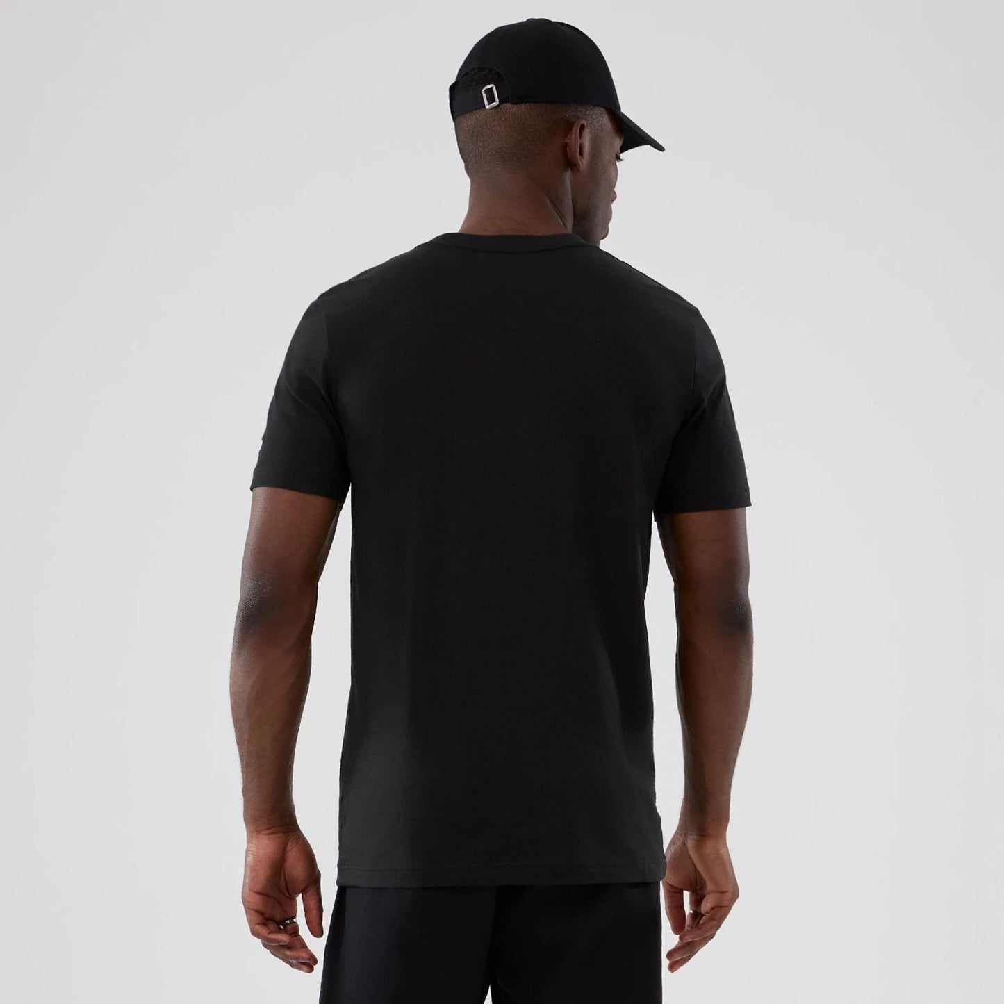 The model is wearing this NBA Hardwood Classic San Antonio Spurs T-Shirt in black. 2