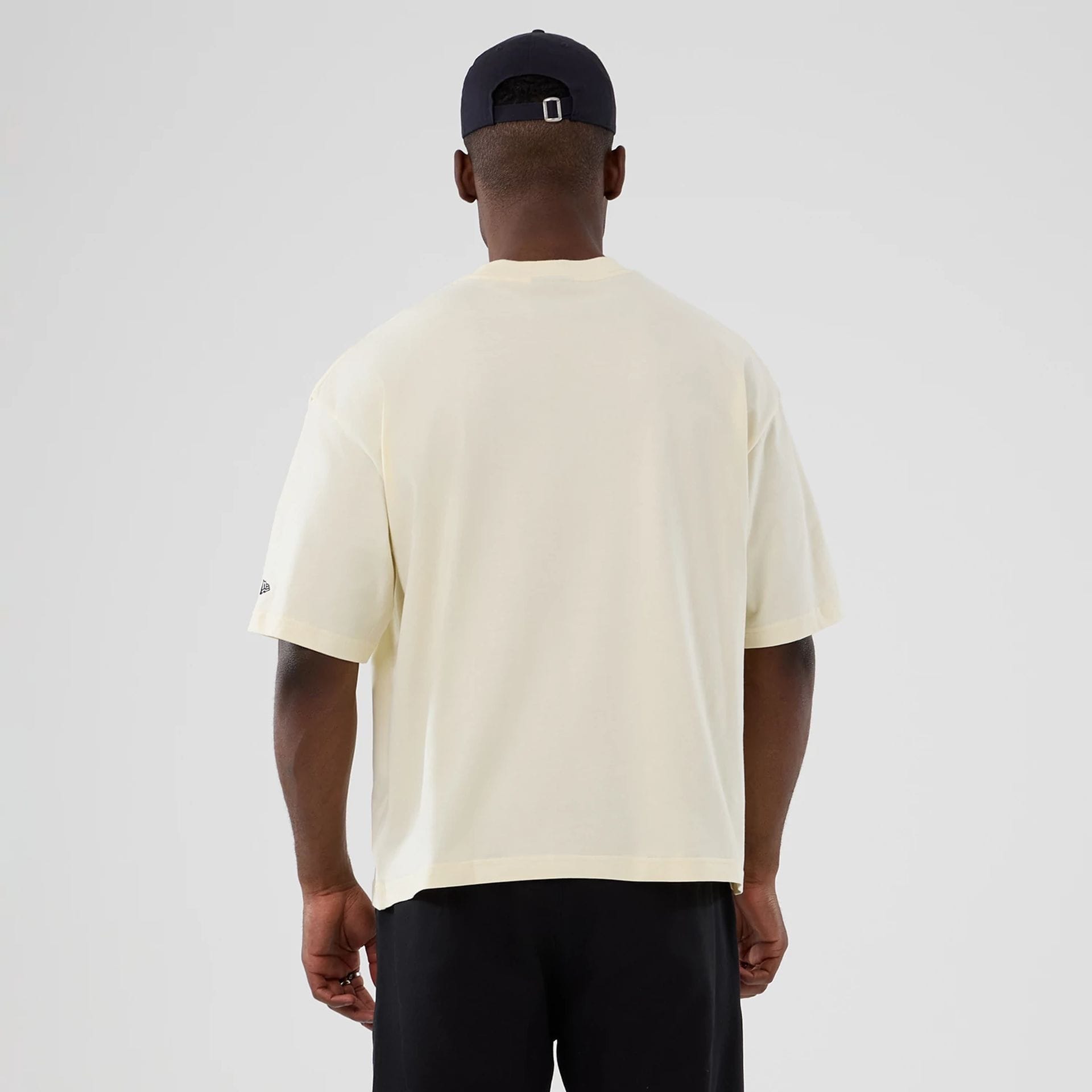 The model is wearing this NBA Hardwood Classic Denver Nuggets T-Shirt in white. 2