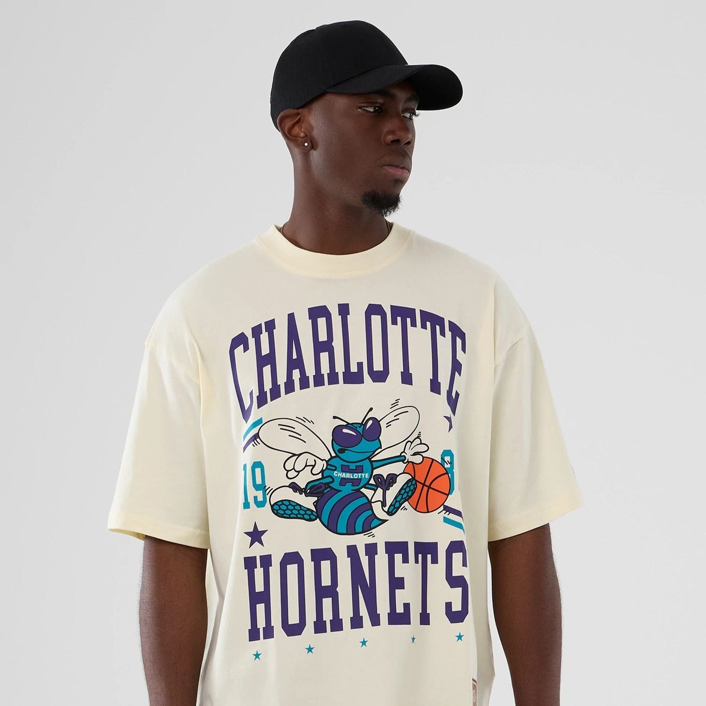The model is wearing this NBA Hardwood Classic Charlotte Hornets T-Shirt in cream. 6
