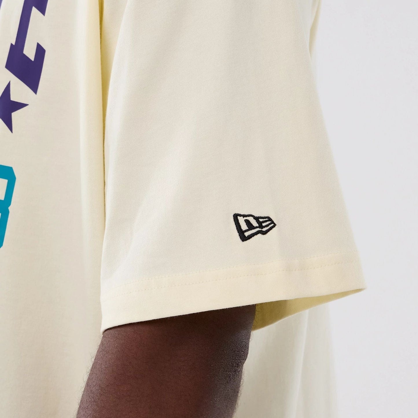 The model is wearing this NBA Hardwood Classic Charlotte Hornets T-Shirt in cream. 4