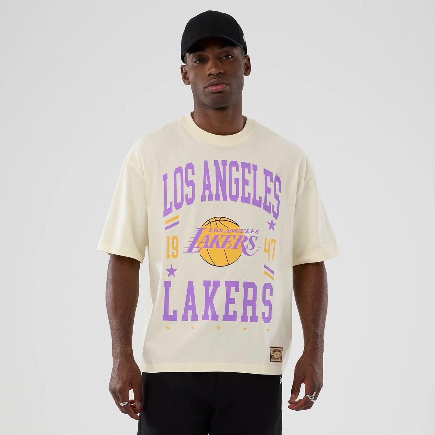 The model is wearing this NBA Hardwood Classic LA Lakers T-Shirt in cream. 1