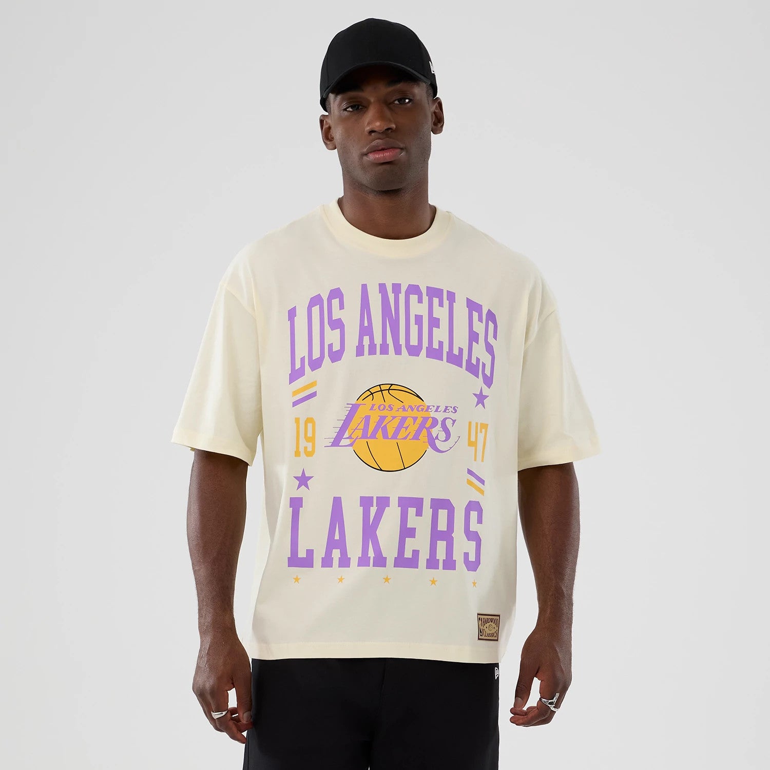 The model is wearing this NBA Hardwood Classic LA Lakers T-Shirt in cream. 1