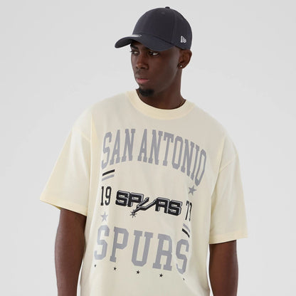 The model is wearing this NBA Hardwood Classic San Antonio Spurs T-Shirt in Cream . 6