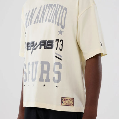 The model is wearing this NBA Hardwood Classic San Antonio Spurs T-Shirt in Cream . 3