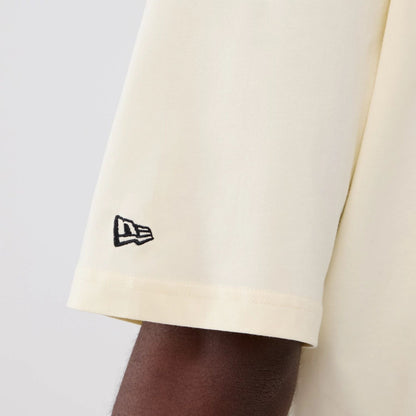 The model is wearing this NBA Hardwood Classic San Antonio Spurs T-Shirt in Cream . 4