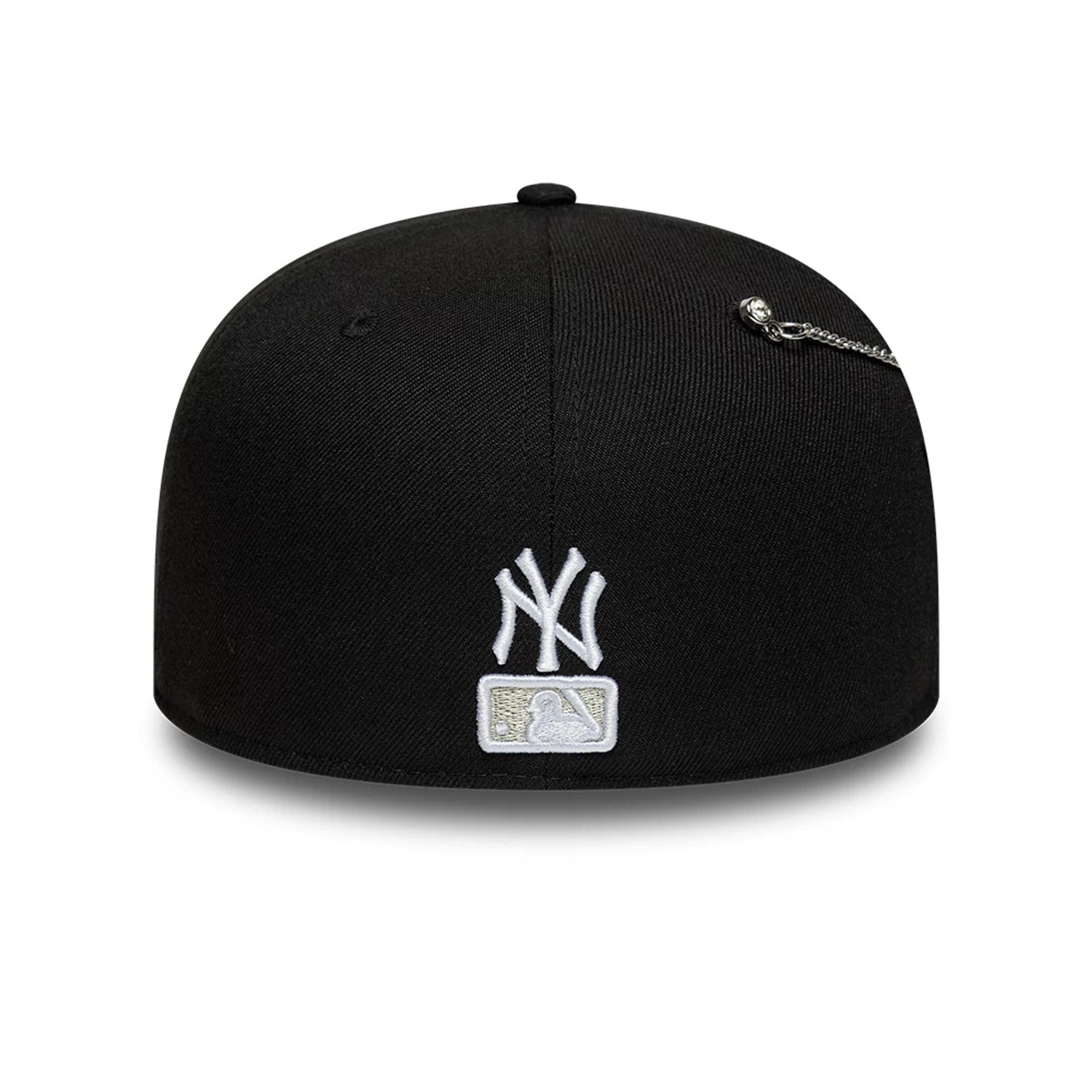 Pictured is this MLB Snow Icon New York Yankees 59FIFTY Fitted cap in black. 6