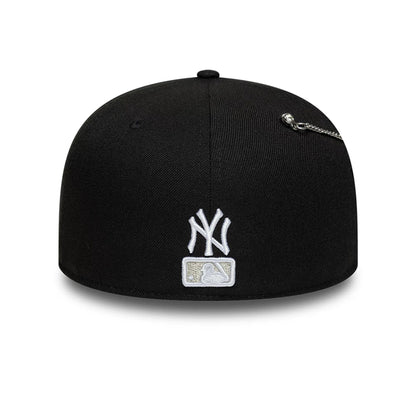Pictured is this MLB Snow Icon New York Yankees 59FIFTY Fitted cap in black. 6