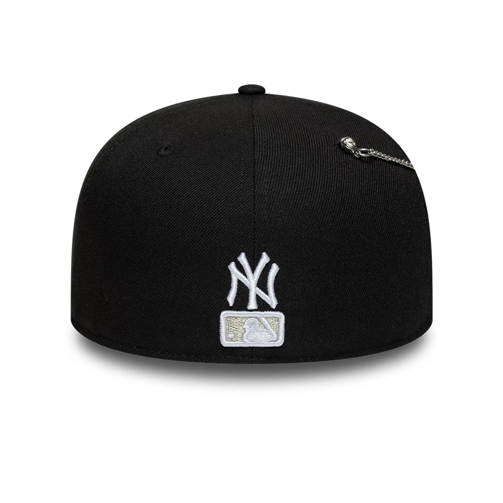 Pictured is this MLB Snow Icon New York Yankees 59FIFTY Fitted cap in black. 6