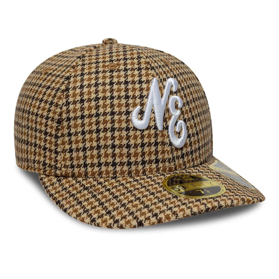 Pictured is this New Era Houndstooth Low Profile 59FIFTY Fitted cap in dark brown. 3