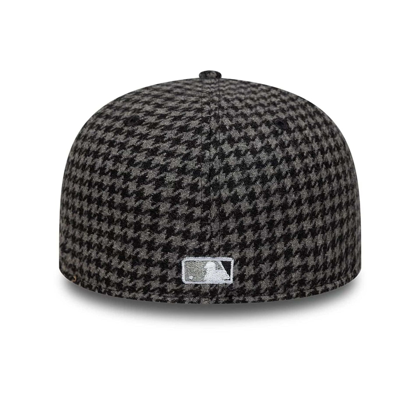 Pictured is this MLB Houndstooth Chicago White Sox Low Profile 59FIFTY Fitted cap in black. 6