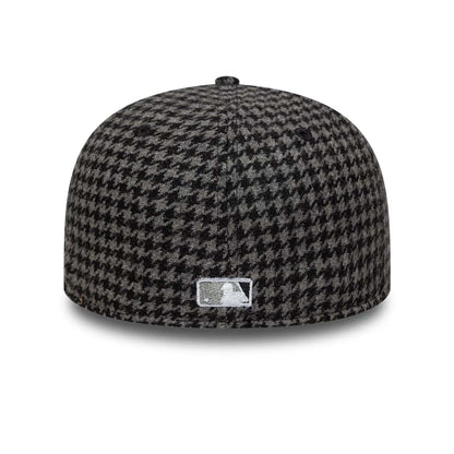Pictured is this MLB Houndstooth Chicago White Sox Low Profile 59FIFTY Fitted cap in black. 6