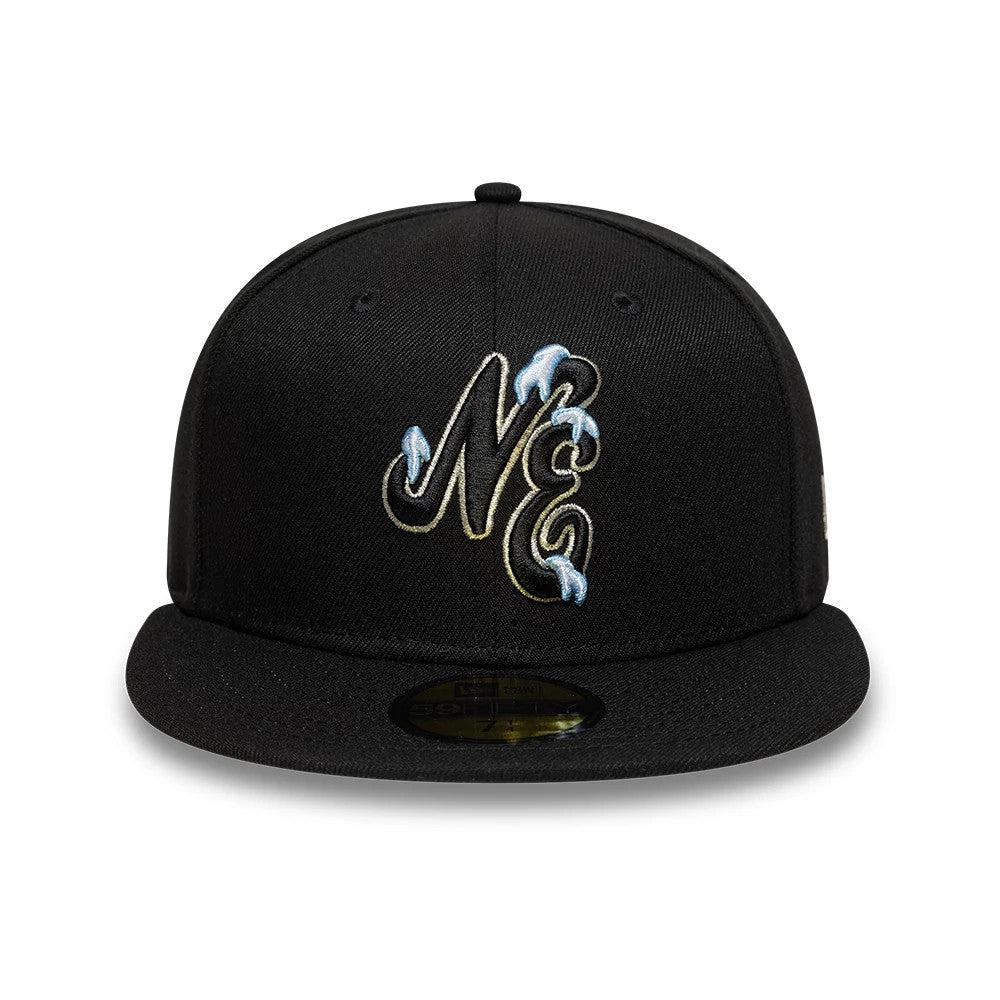 Pictured is this New Era Snow Icon 59FIFTY Fitted cap in black. 3