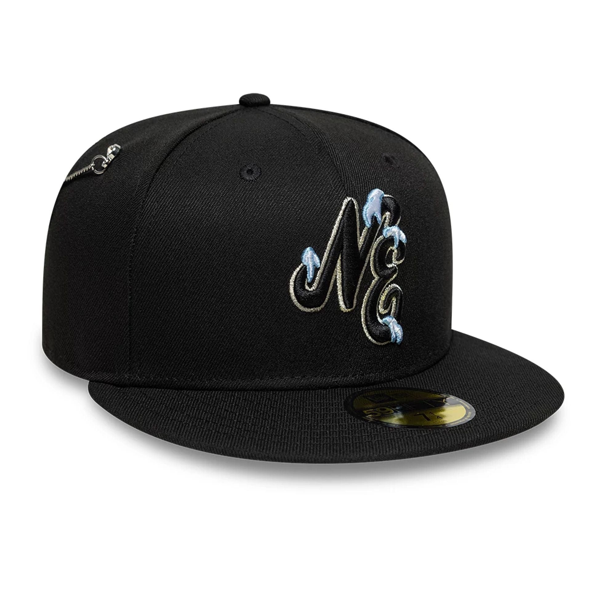 Pictured is this New Era Snow Icon 59FIFTY Fitted cap in black. 4