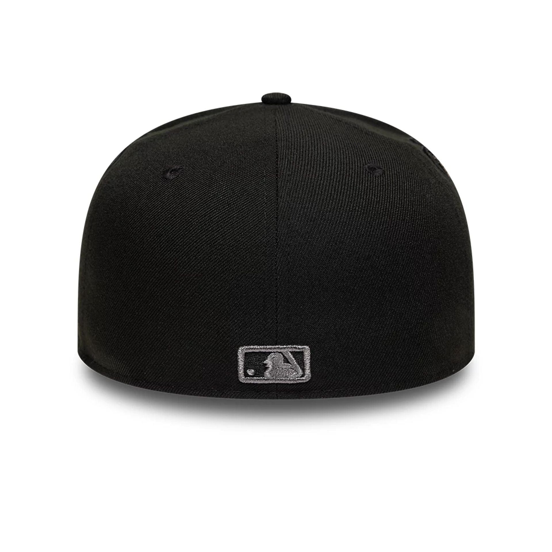 Pictured is this MLB Beaded Wings Chicago White Sox 59FIFTY Fitted cap in black. 6