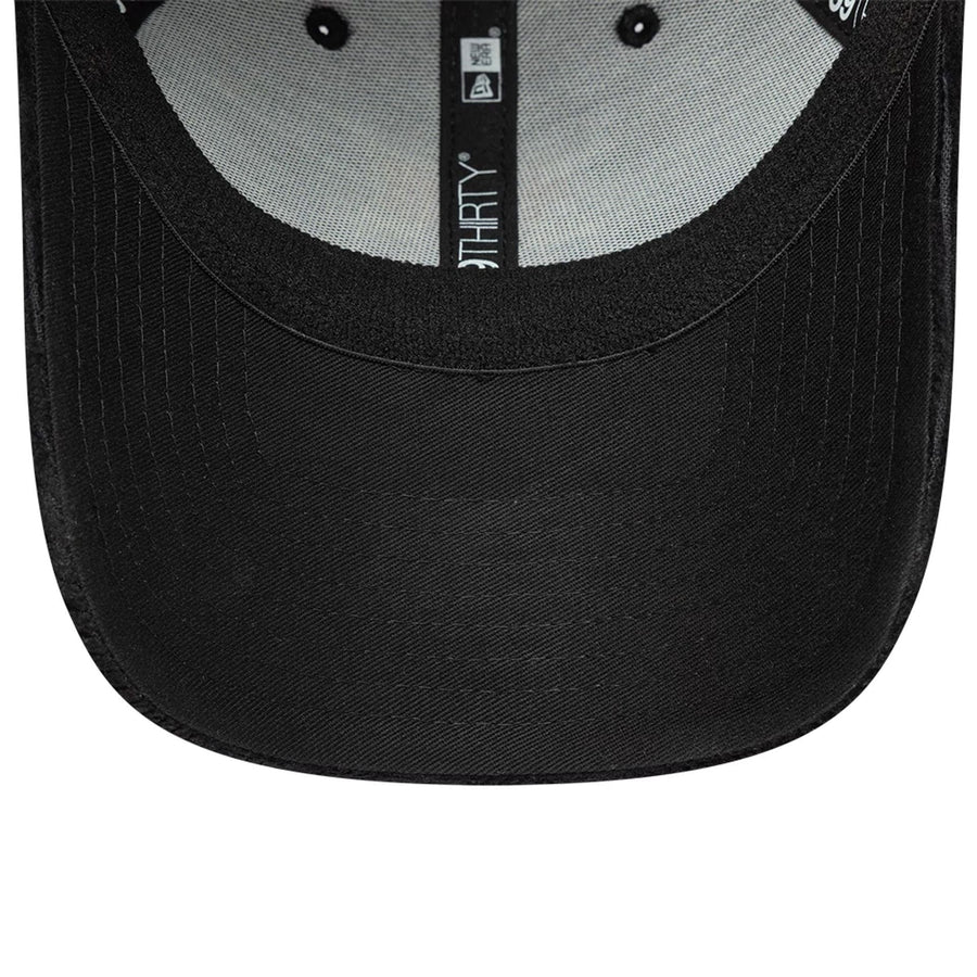 This is a FC Barcelona Cord Black 39THIRTY Stretch Fit Cap 5