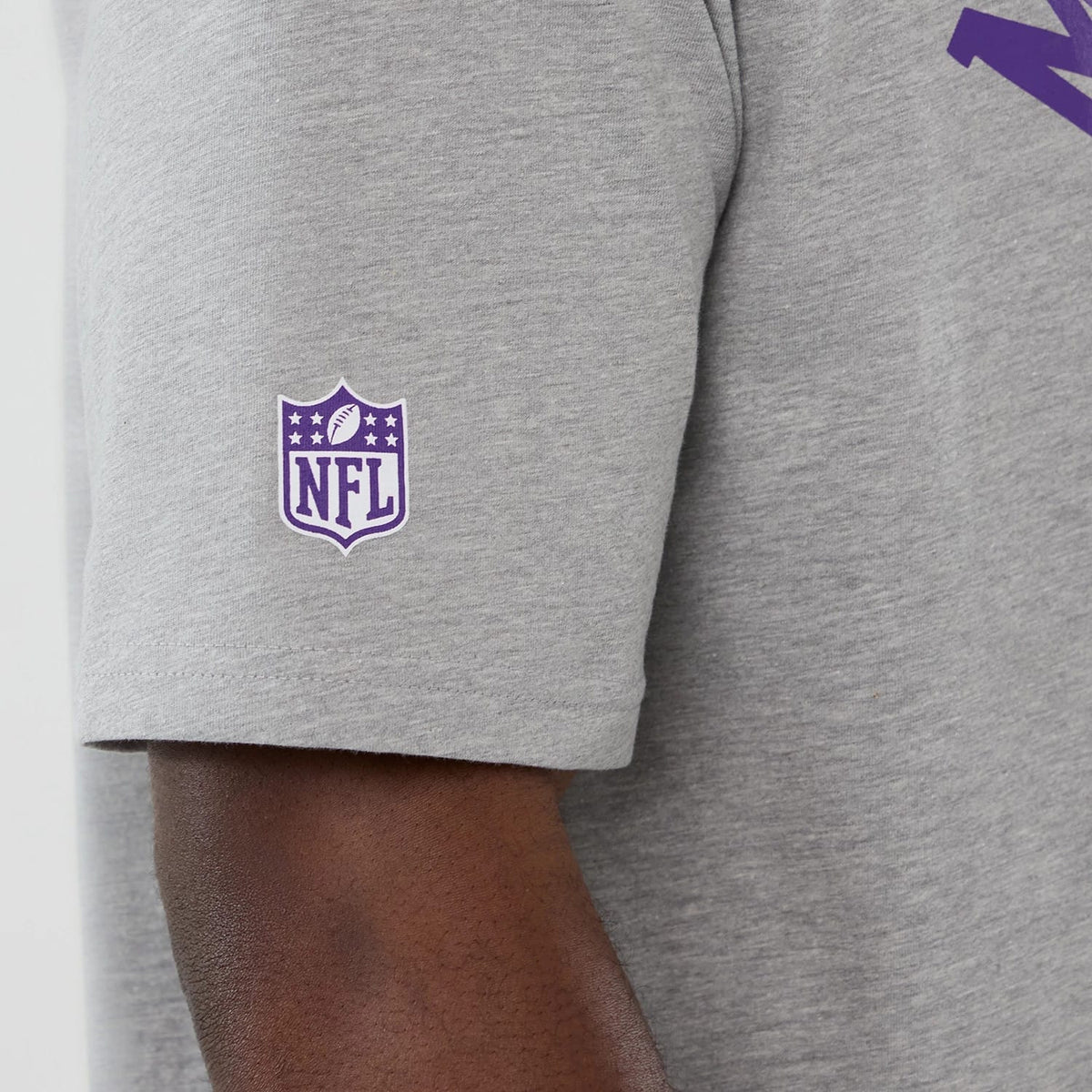 The Male model is wearing Minnesota Vikings NFL International Series Games 2025 Dublin Grey Oversized T-Shirt 5