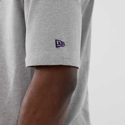 The Male model is wearing Minnesota Vikings NFL International Series Games 2025 Grey Oversized T-Shirt  6