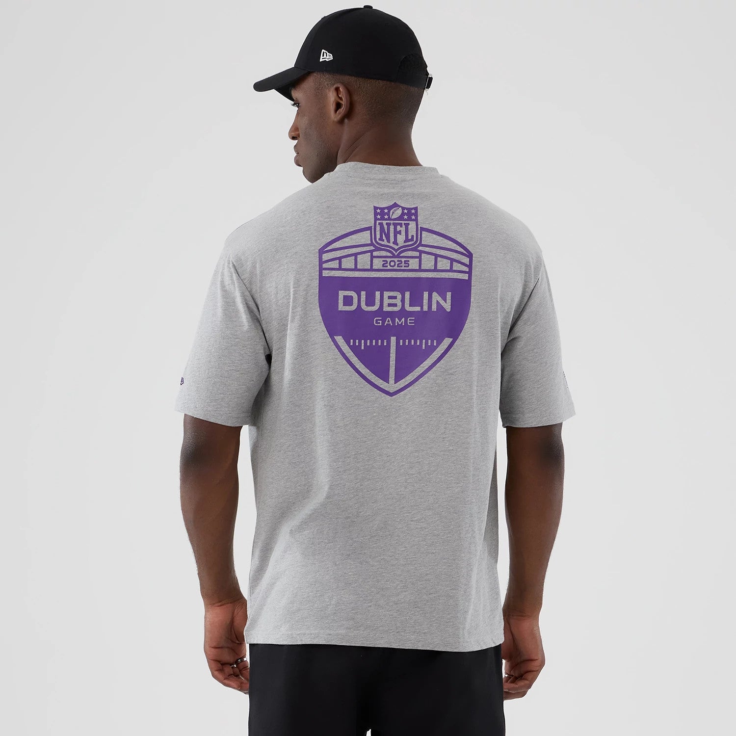 The Male model is wearing Minnesota Vikings NFL International Series Games 2025 Dublin Grey Oversized T-Shirt 2