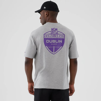 The Male model is wearing Minnesota Vikings NFL International Series Games 2025 Dublin Grey Oversized T-Shirt 2
