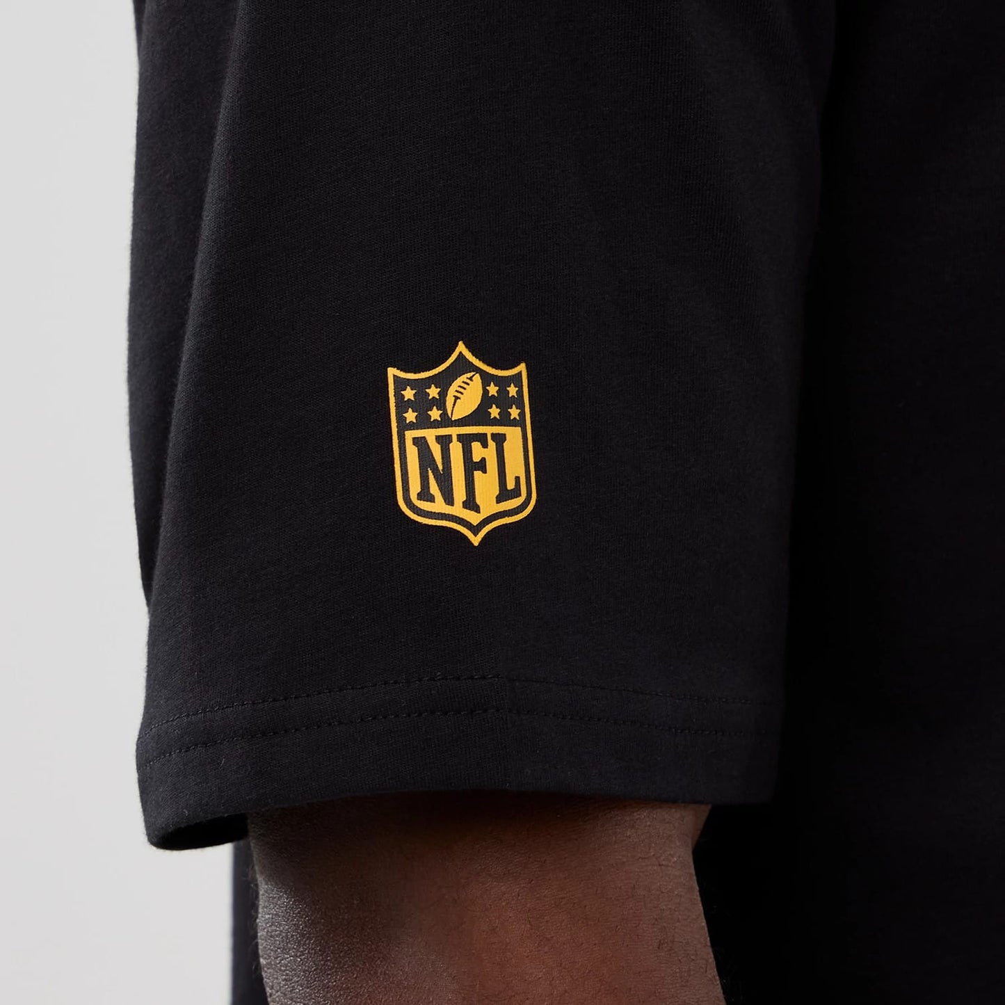 The Male model is wearing Washington Commanders NFL International Series Games 2025 Black Oversized T-Shirt 5