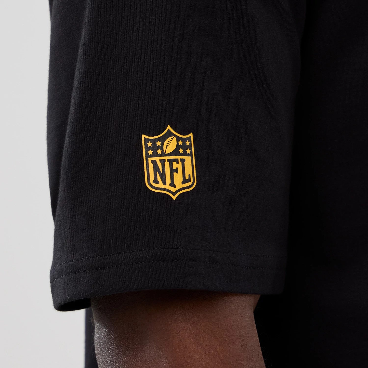 The Male model is wearing Washington Commanders NFL International Series Games 2025 Black Oversized T-Shirt 5