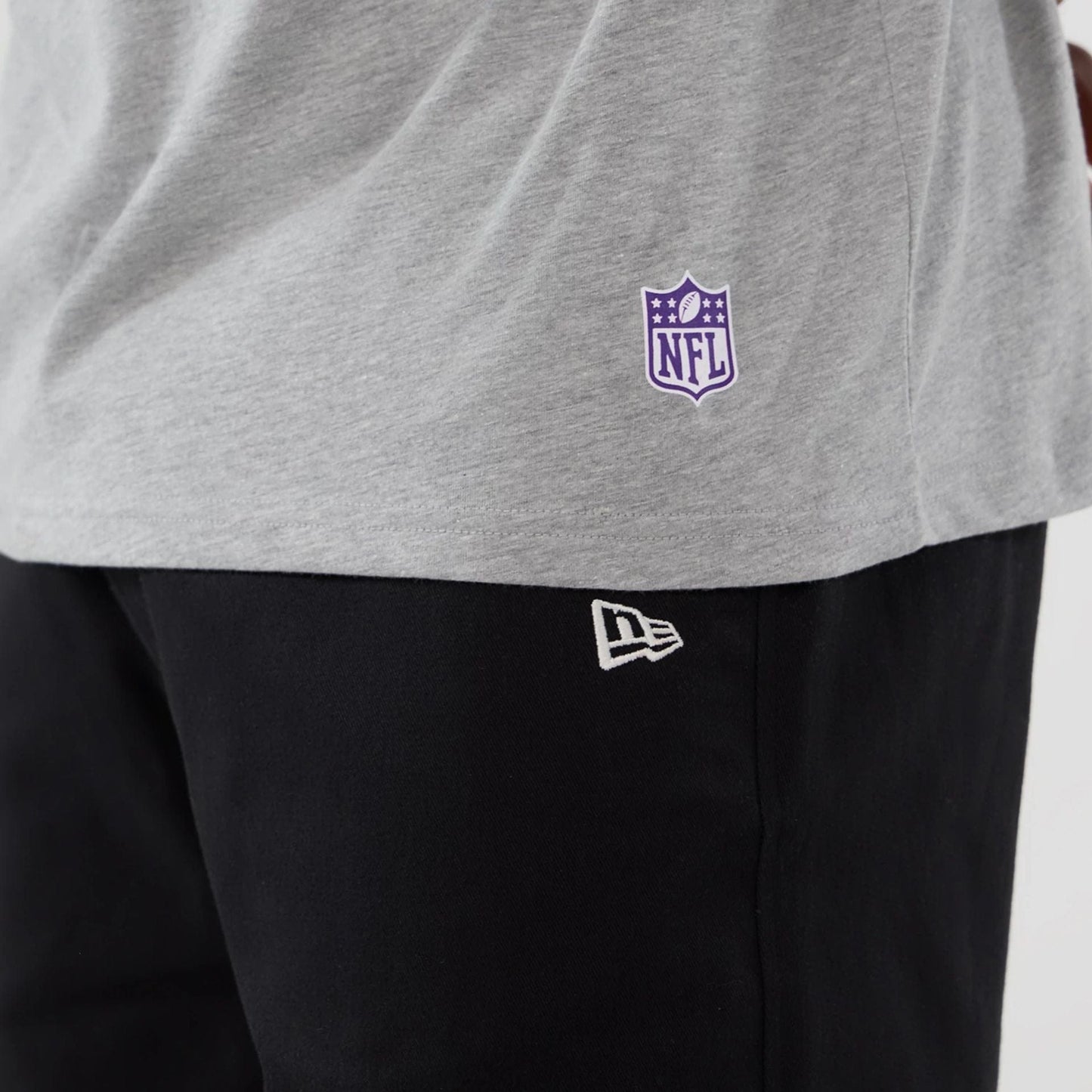 The Male model is wearing Minnesota Vikings NFL International Series Games 2025 Grey Oversized T-Shirt  7