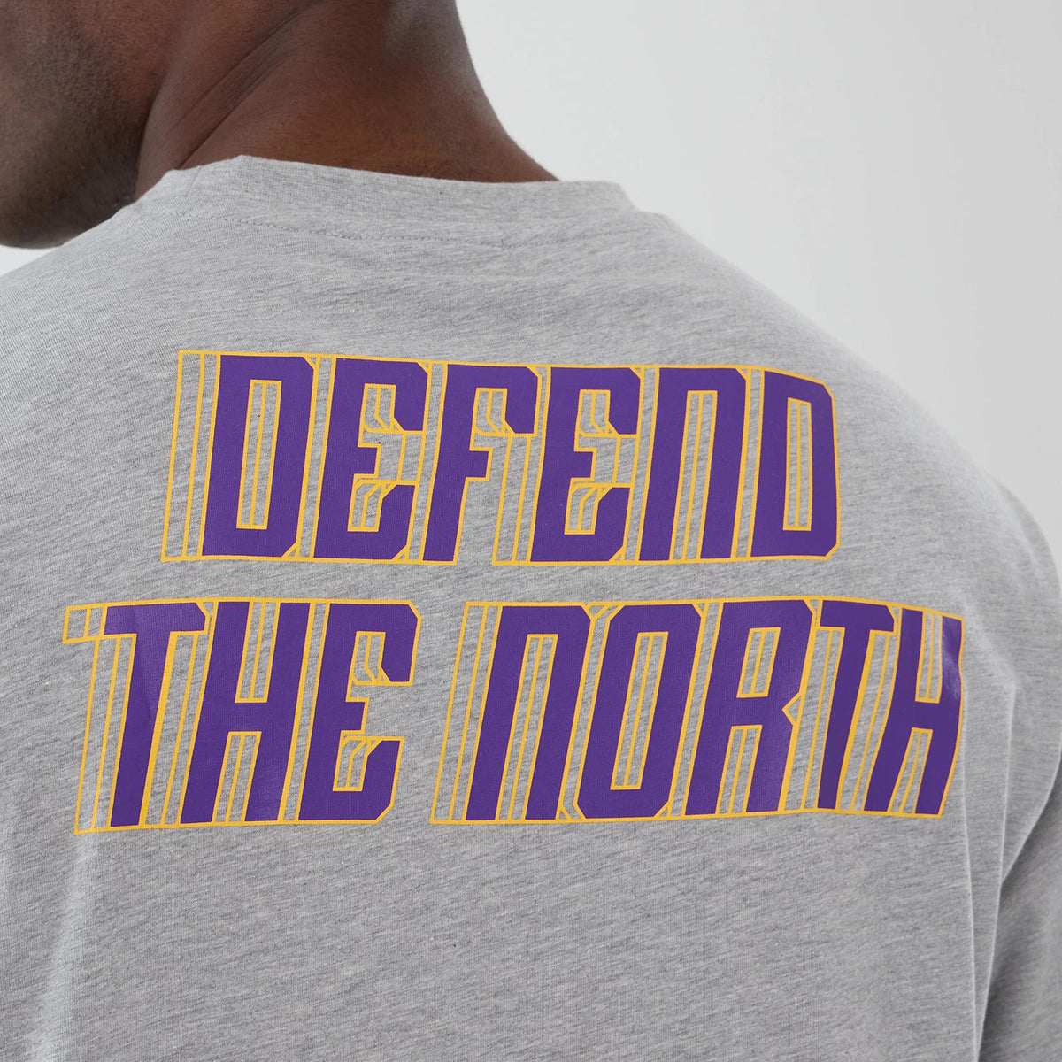 The Male model is wearing Minnesota Vikings NFL International Series Games London 2025 Grey Oversized T-Shirt 5
