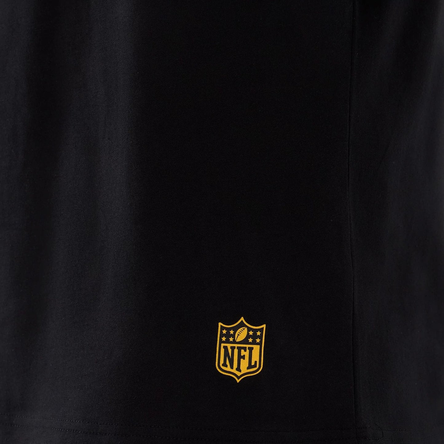 The Male model is wearing Washington Commanders NFL International Series Games 2025 Black Oversized T-Shirt 5