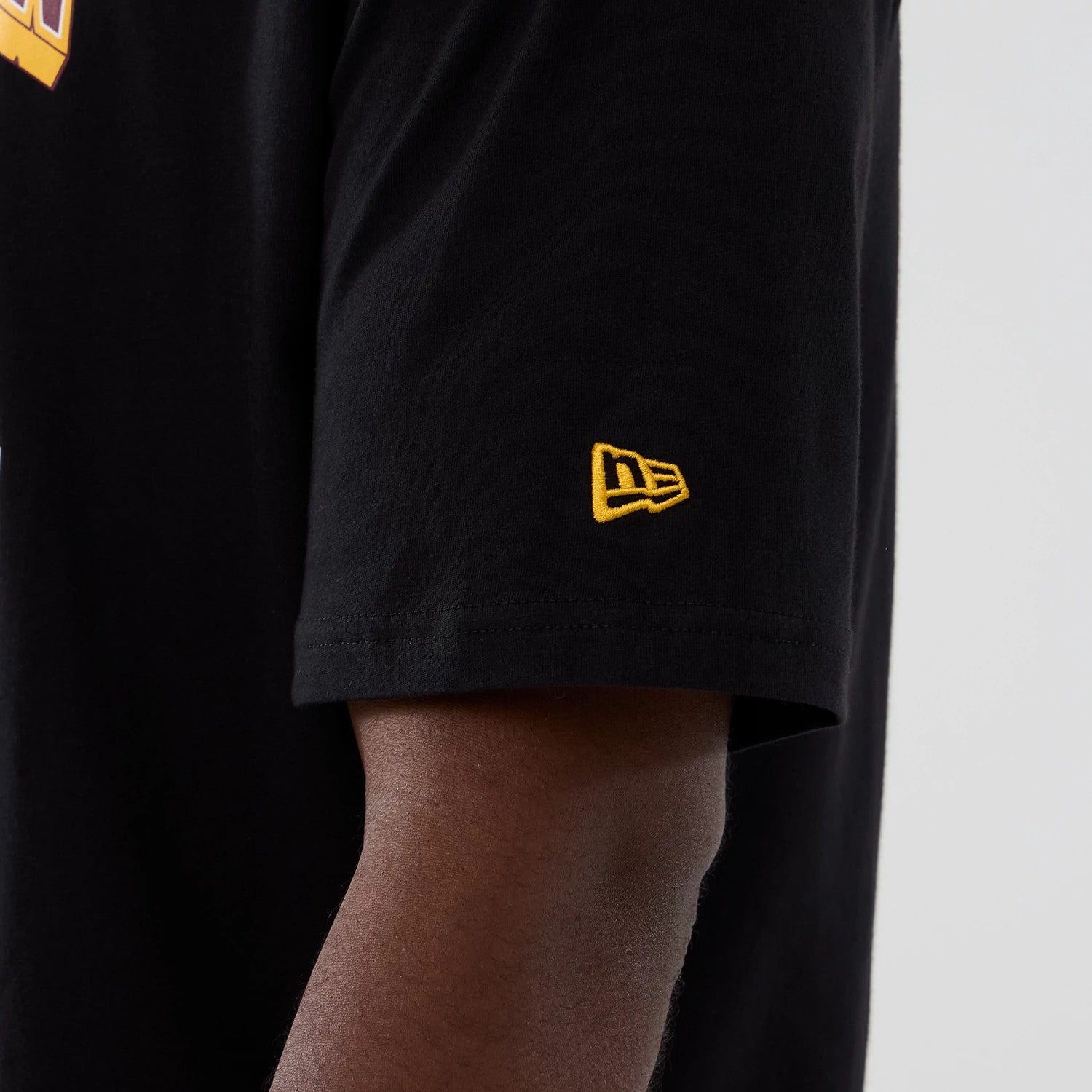 The Male model is wearing Washington Commanders Script NFL International Series Games 2025 Black Oversized T-Shirt 4