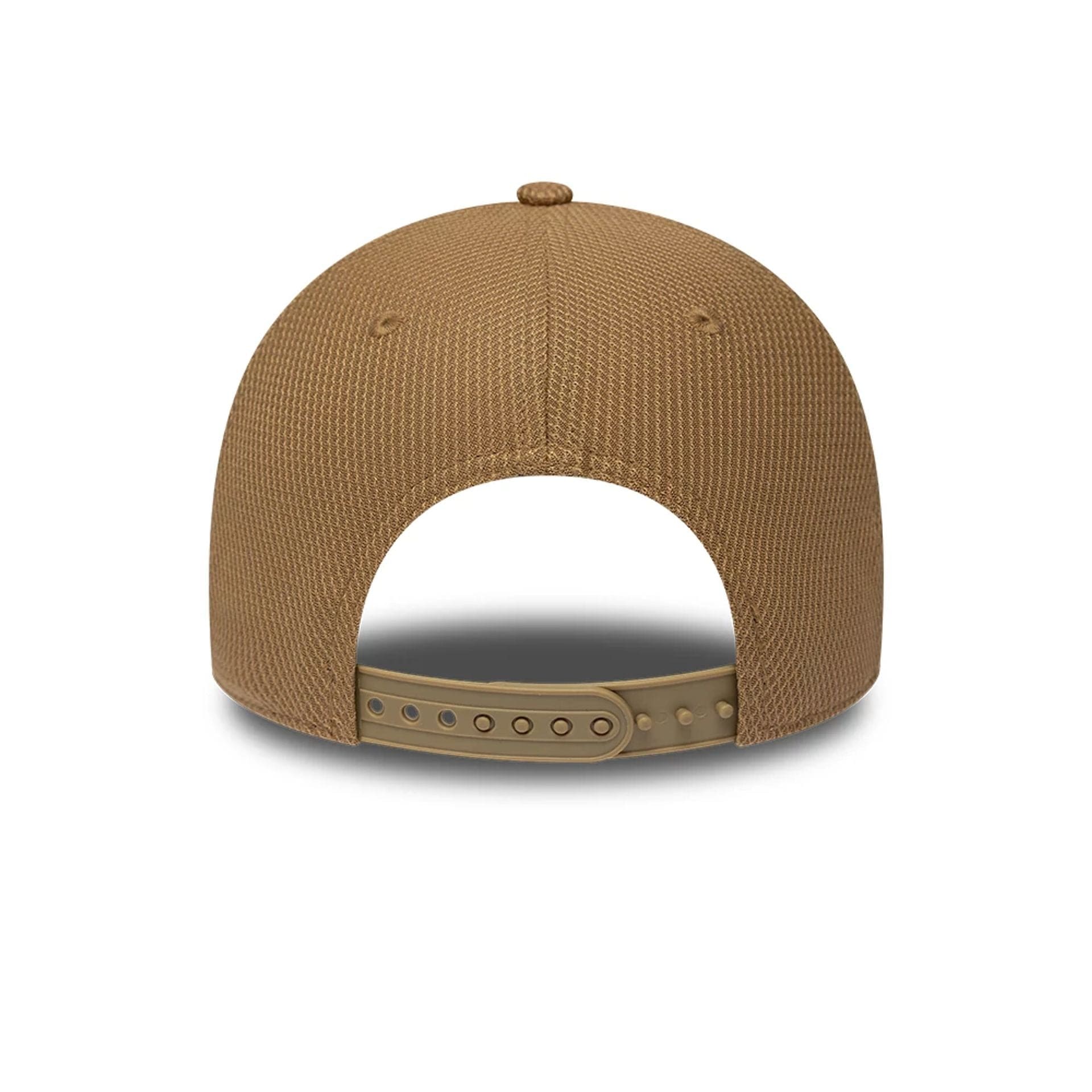 Pictured is this Visa Cash App Racing Bulls H1 Race Special 9FORTY Adjustable cap in dark beige. 4