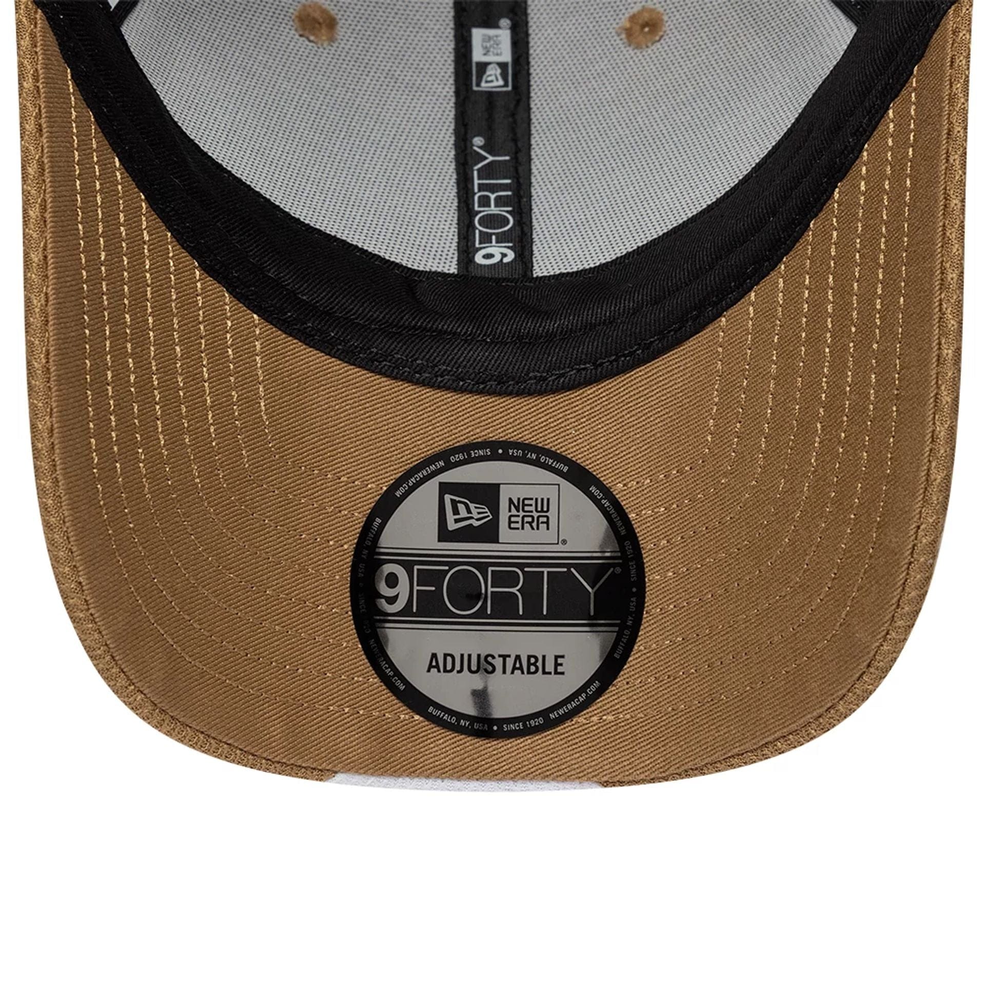 Pictured is this Visa Cash App Racing Bulls F1 Race Special 9FORTY Adjustable cap in dark beige. 5