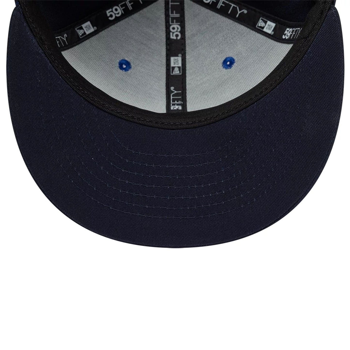 Pictured is this Red Bull Racing 59FIFTY Fitted cap in dark blue. 7