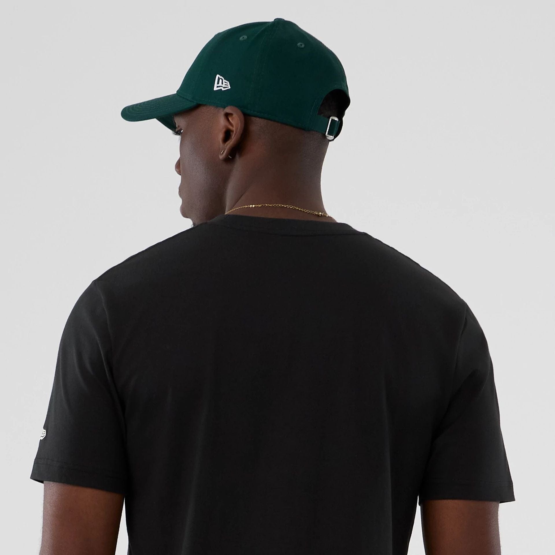 The model is wearing this NBA Hardwood Classic Seattle Supersonics T-Shirt in black. 7