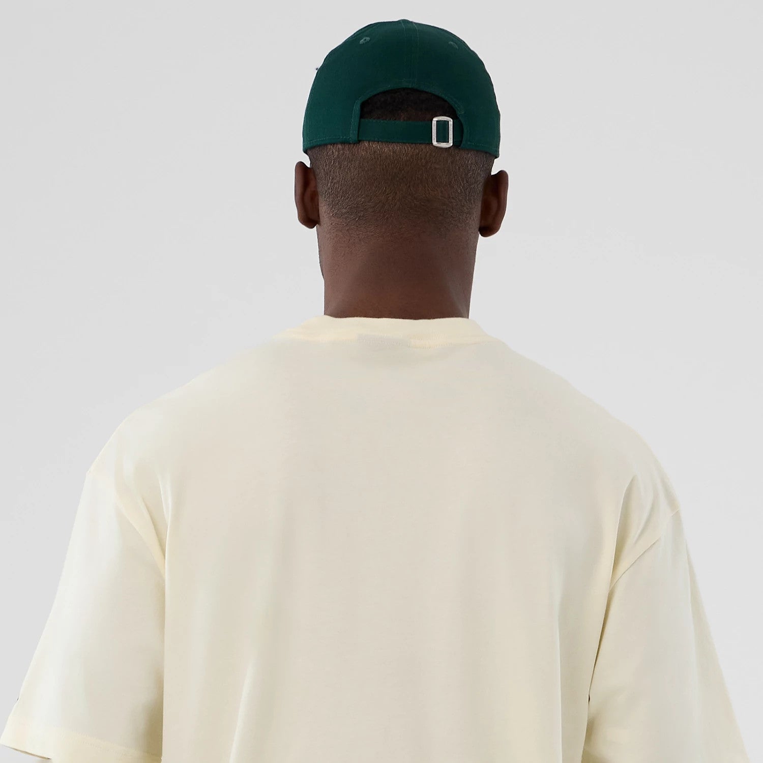 The model is wearing this NBA Hardwood Classic Seattle Supersonics T-Shirt in Cream . 6