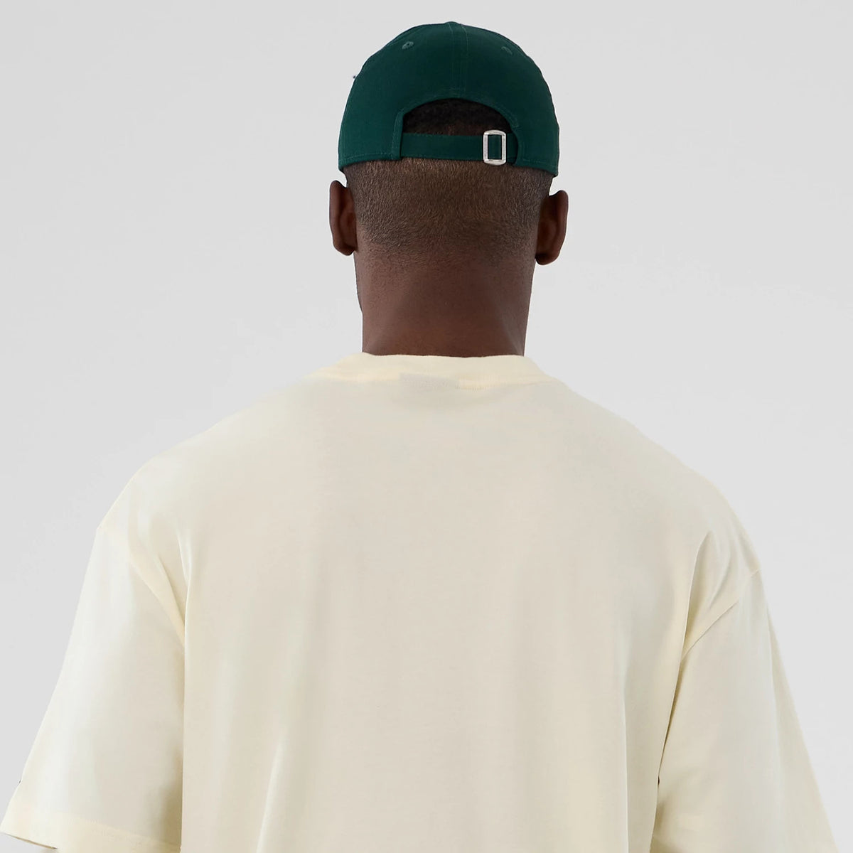 The model is wearing this NBA Hardwood Classic Seattle Supersonics T-Shirt in Cream . 6