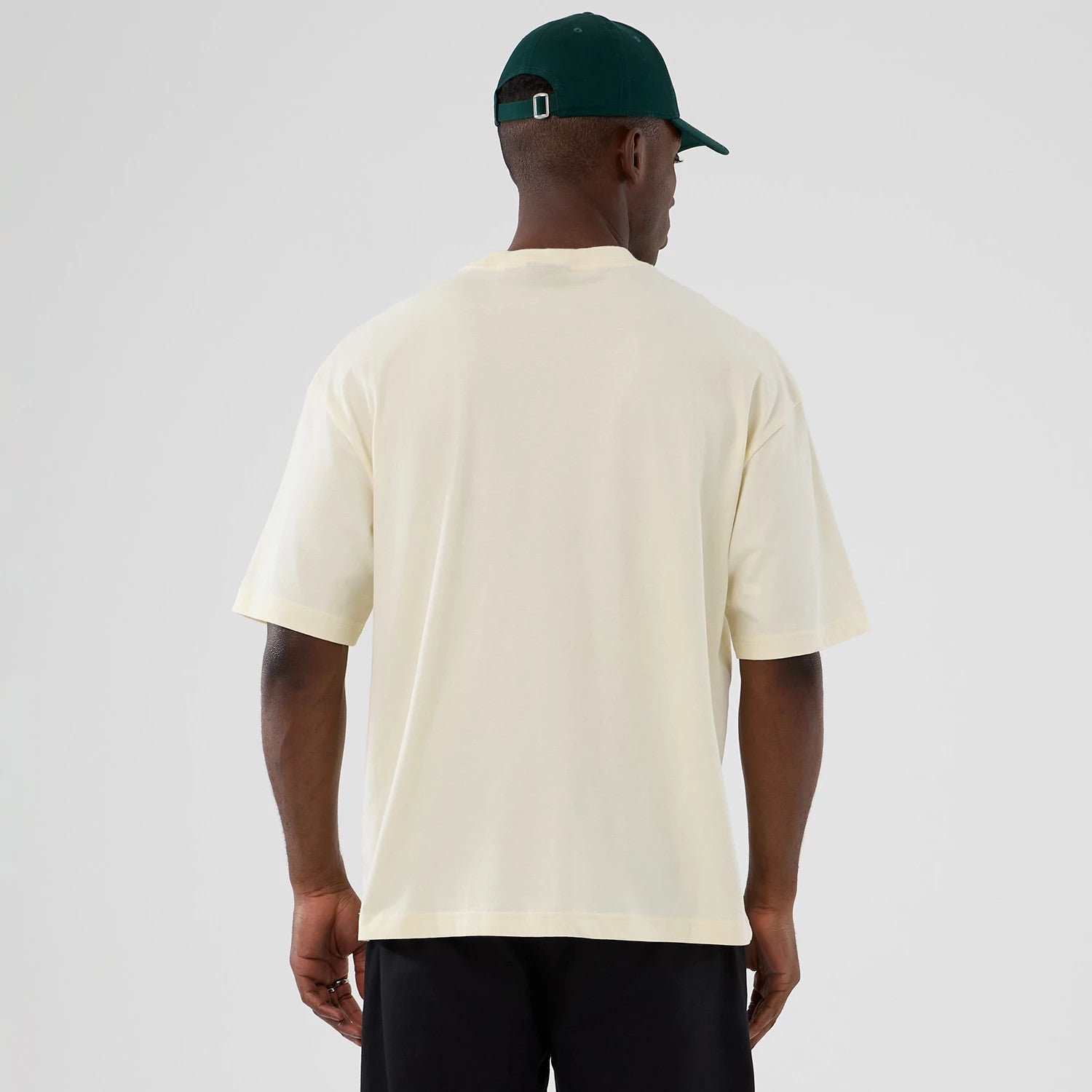 The model is wearing this NBA Hardwood Classic Seattle Supersonics T-Shirt in Cream . 2