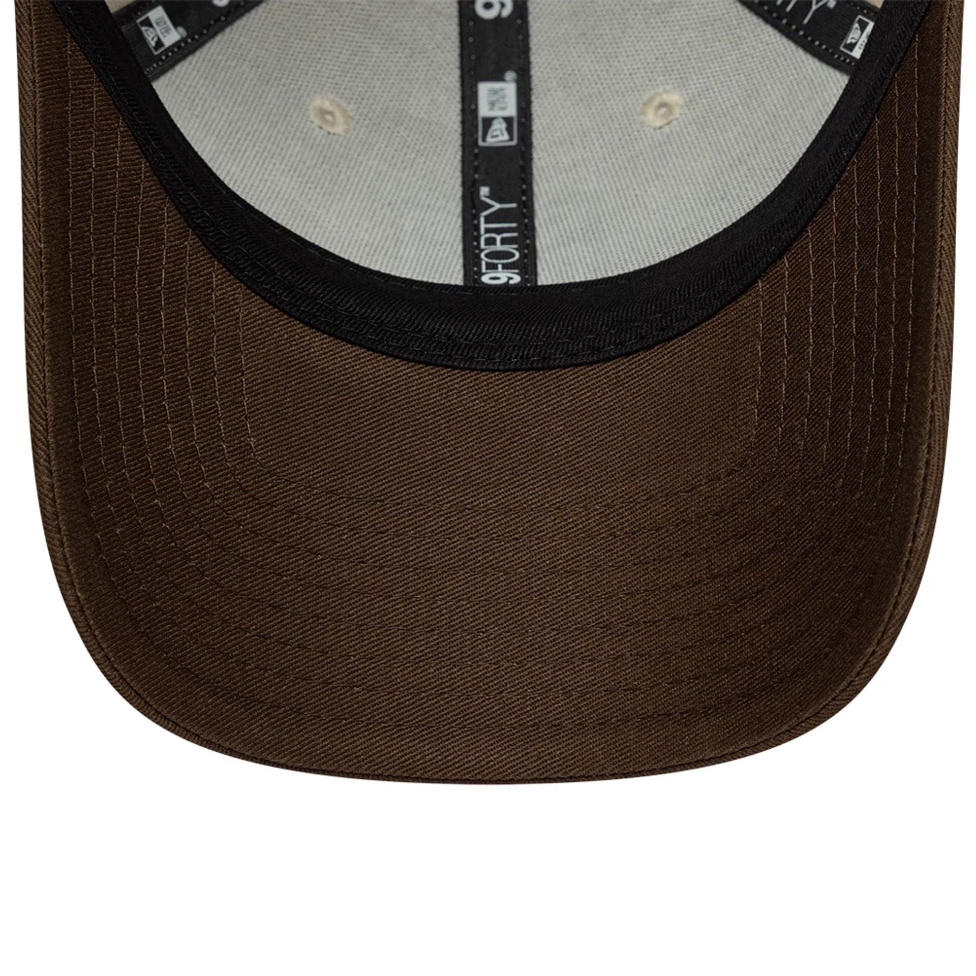Pictured is this Core Aston Villa FC 9FORTY cap in light beige. 5