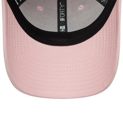 Pictured is this Womens Aston Villa FC 9FORTY cap in pastel pink. 5