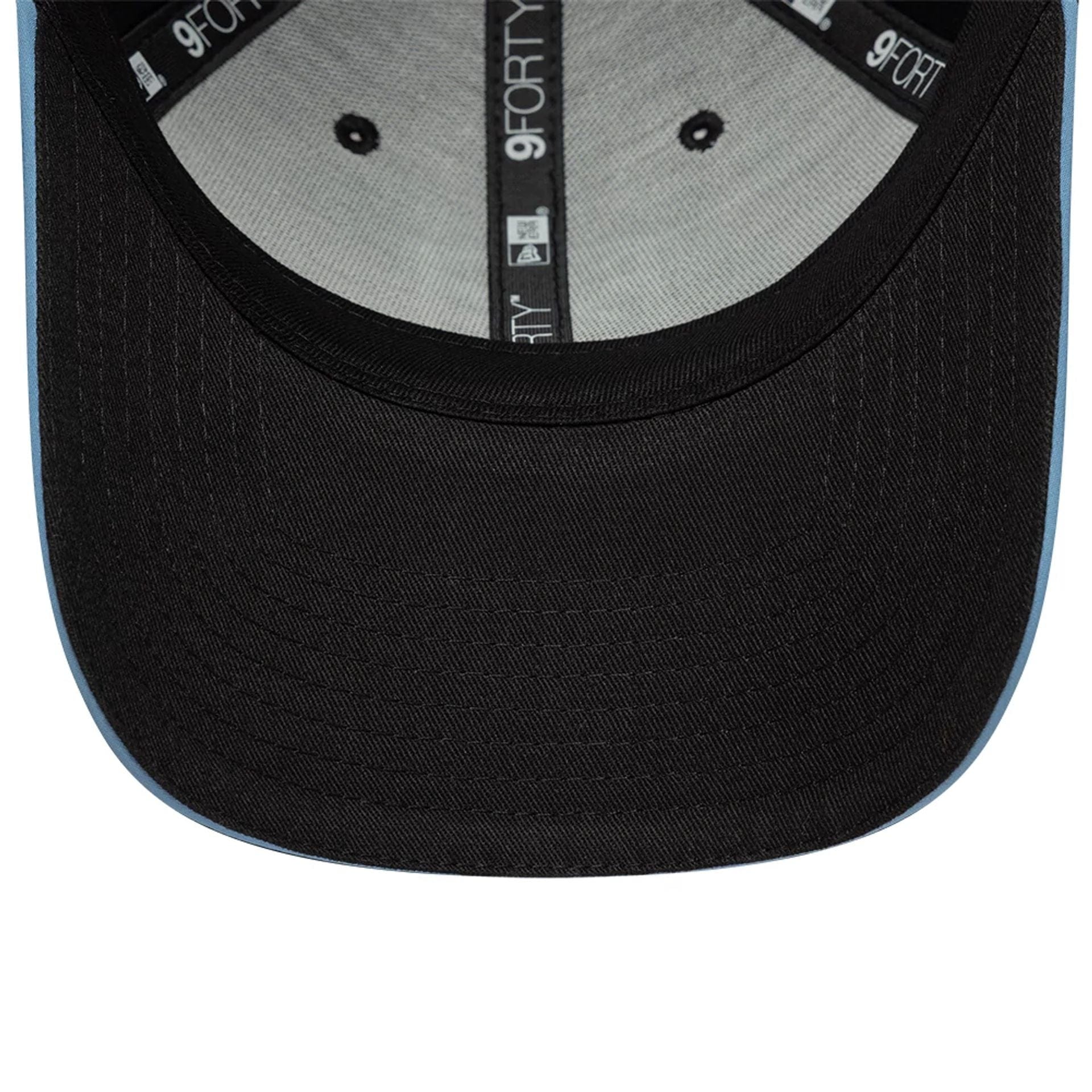 Pictured is this Away Kit Aston Villa FC 9FORTY cap in black. 5