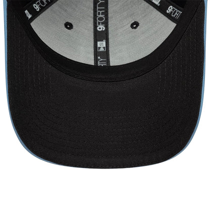 Pictured is this Away Kit Aston Villa FC 9FORTY cap in black. 5